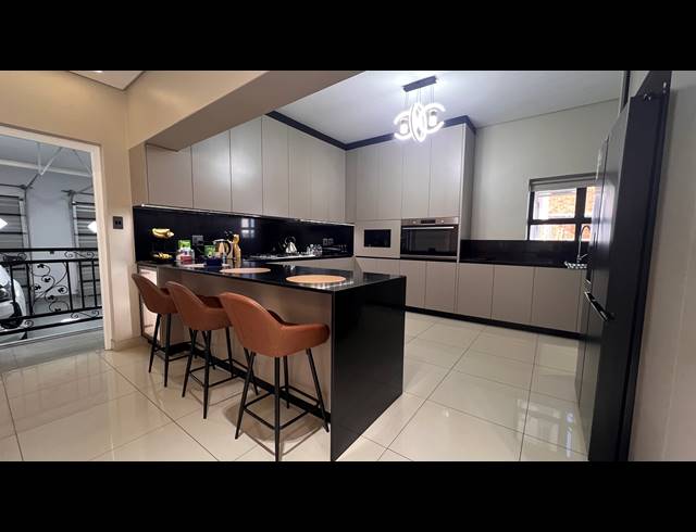 5 BEDROOM HOUSE FOR SALE IN MALMESBURY RURAL